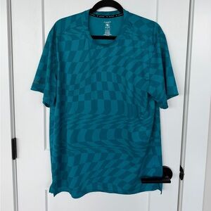 MENS ATHLETIC WORKS DRESSY ATHLETIC TEE SHIRT - Fabulous handsome color -size L